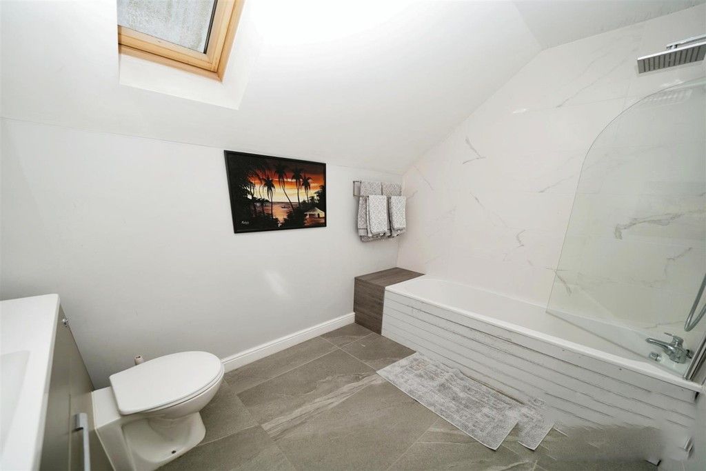 Property photo 1 of 8 Bathroom