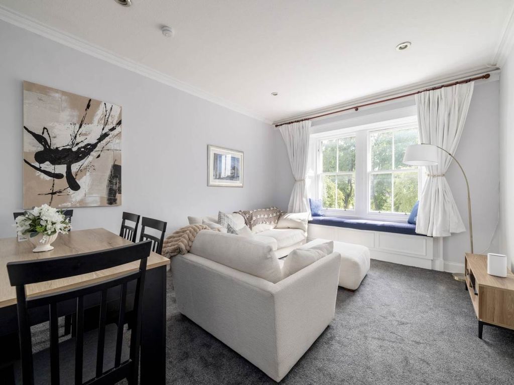 Property photo 2 of 15 79146_Coatesgardens_005