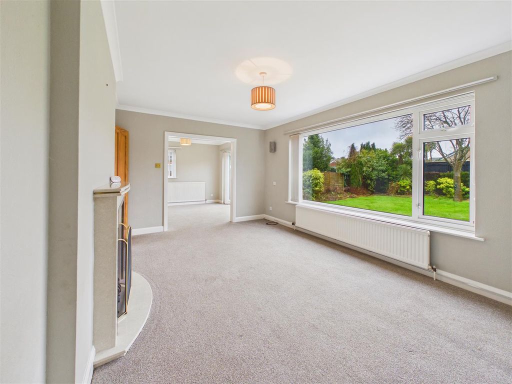 Property photo 2 of 14 Lounge