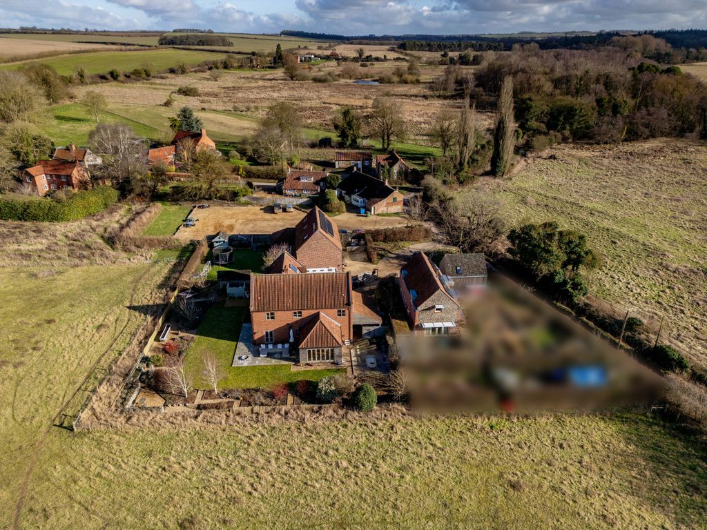 Property photo 2 of 37 West Acre Blur 2