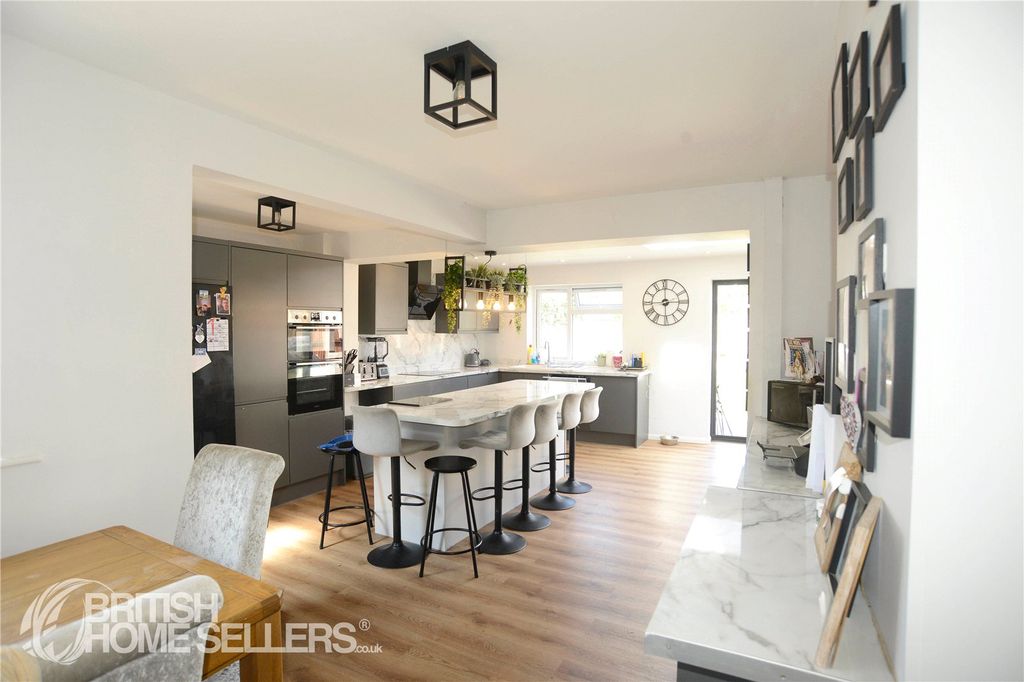 Property photo 3 of 21 3