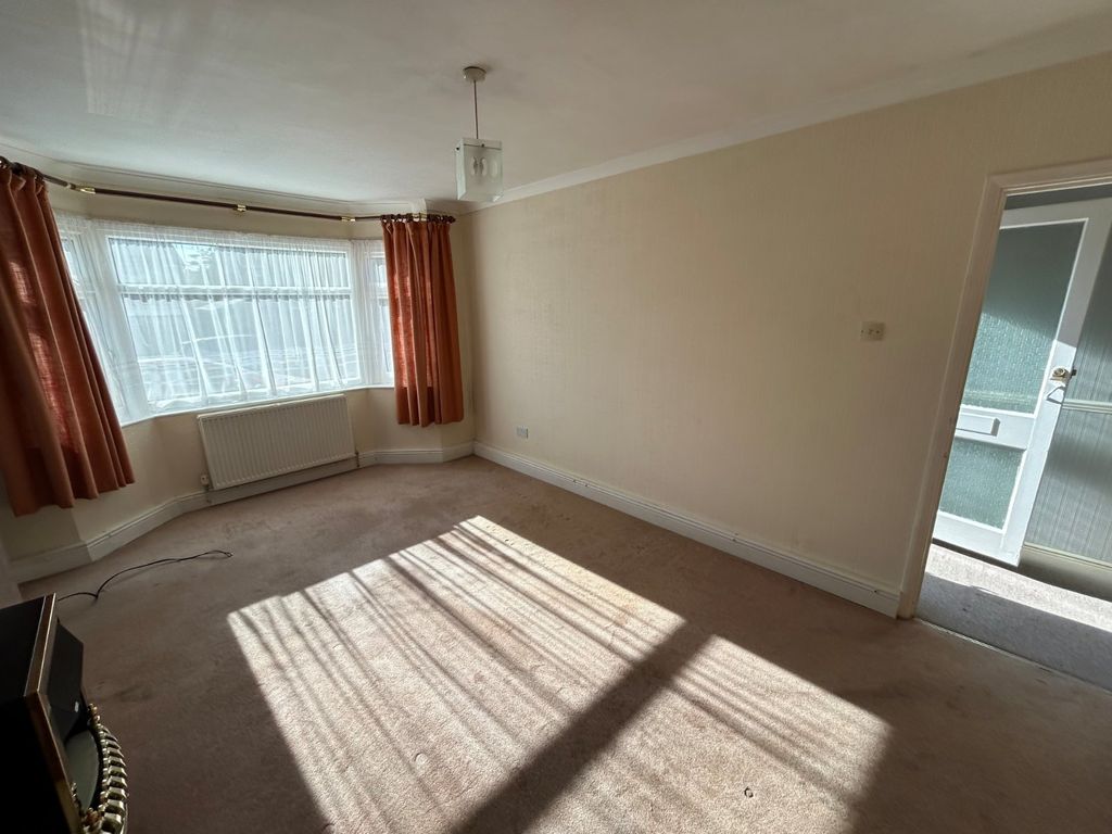 Property photo 3 of 6 Picture 3