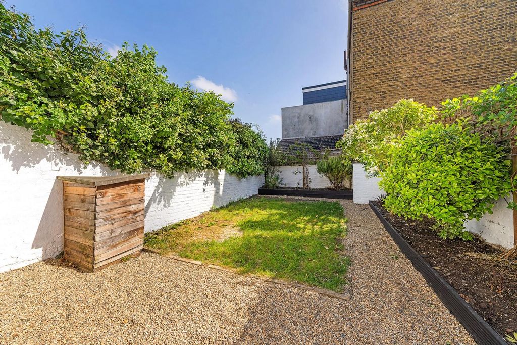 Property photo 3 of 12 Garden (1).Jpg