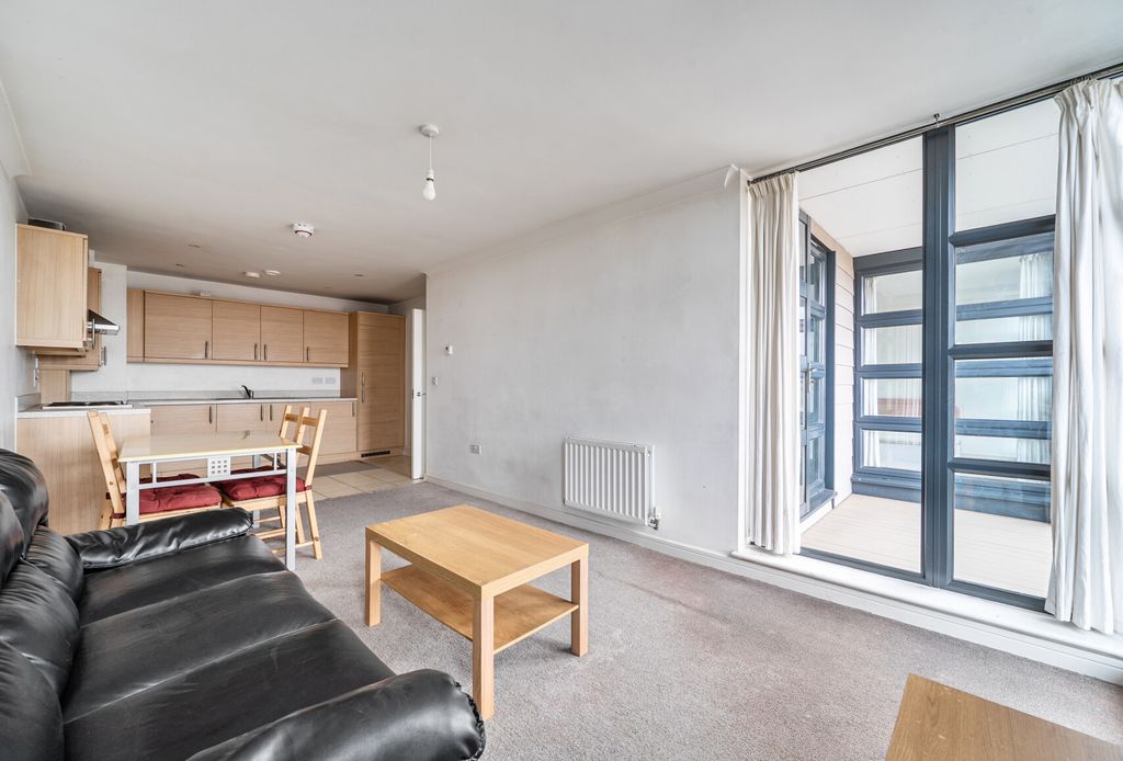 Property photo 1 of 11 1499216-13-6A71Eb...