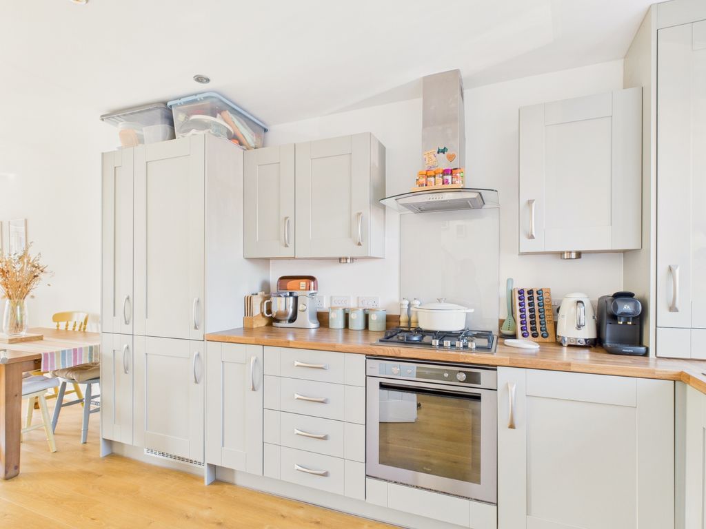 Property photo 3 of 11 Cam05532G0-Pr0010-Still009