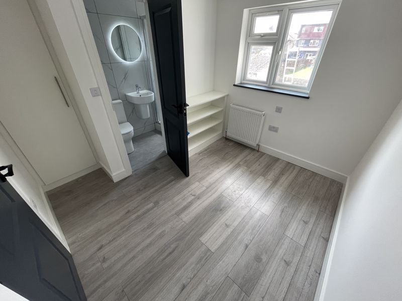 Property photo 2 of 9 Photo 5