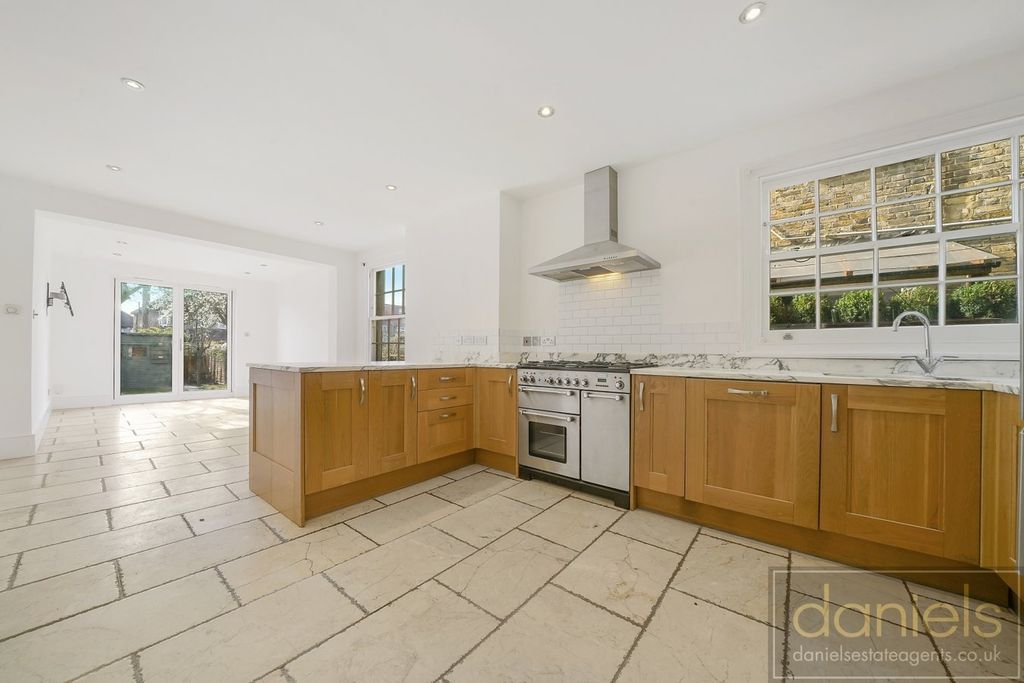 Property photo 3 of 22