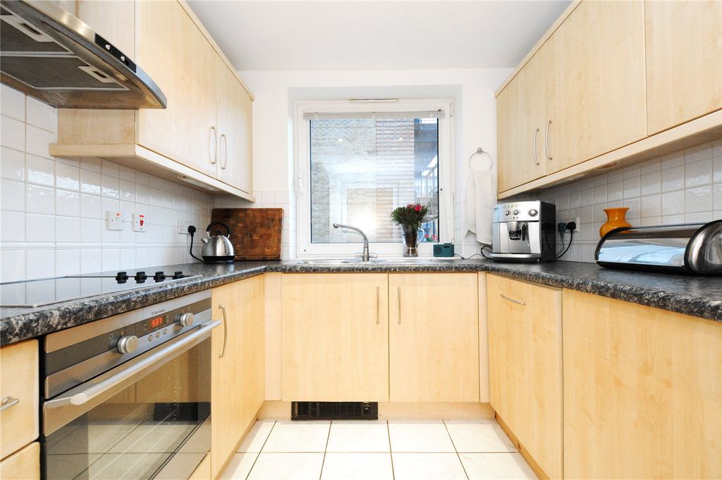 Property photo 2 of 10 Kitchen