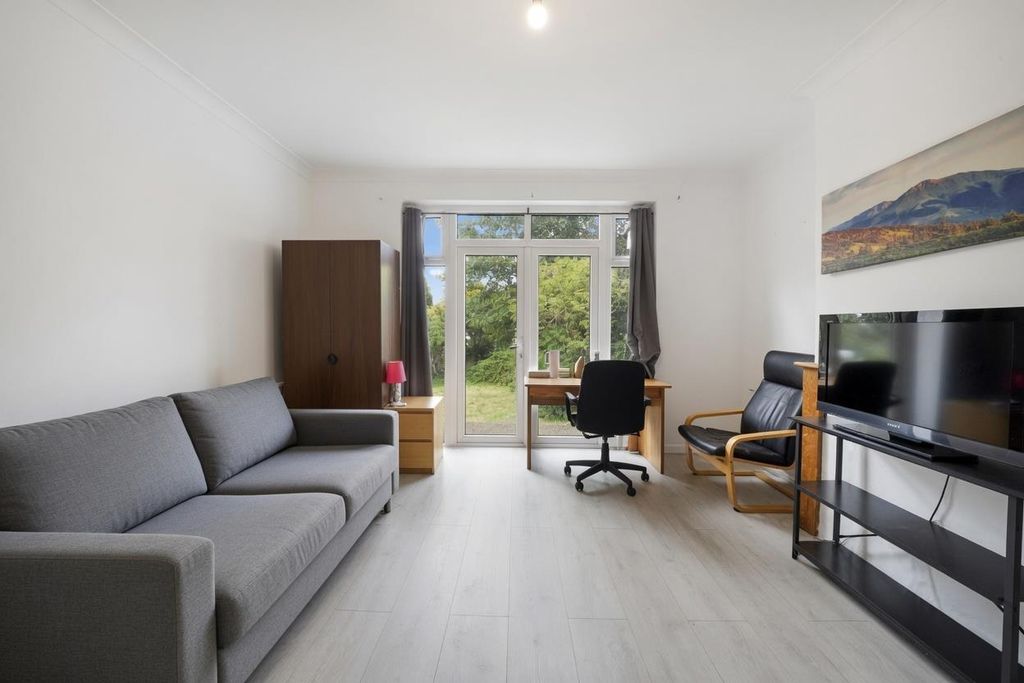 Property photo 2 of 16 4A.Jpg