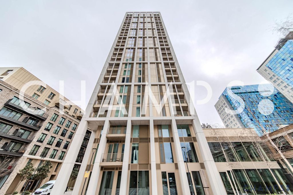 Property photo 1 of 8 2 Bed Flat To Rent Bouchon Point, London E1 2ft