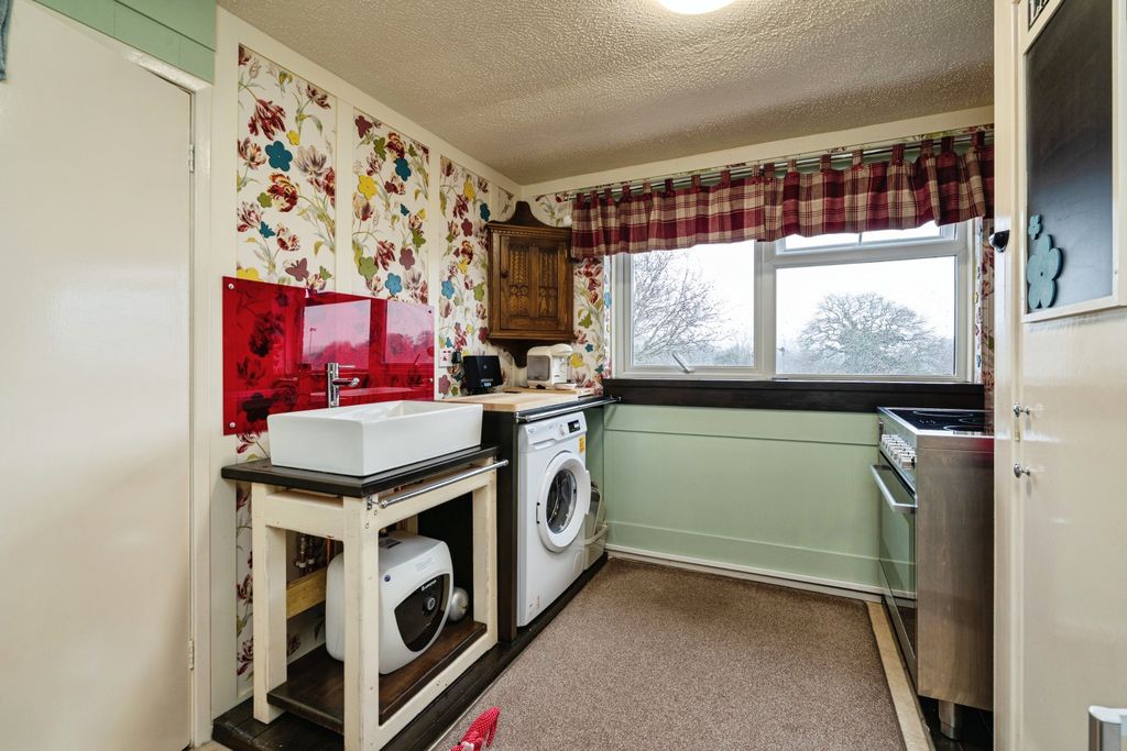 Property photo 2 of 20 Kitchen