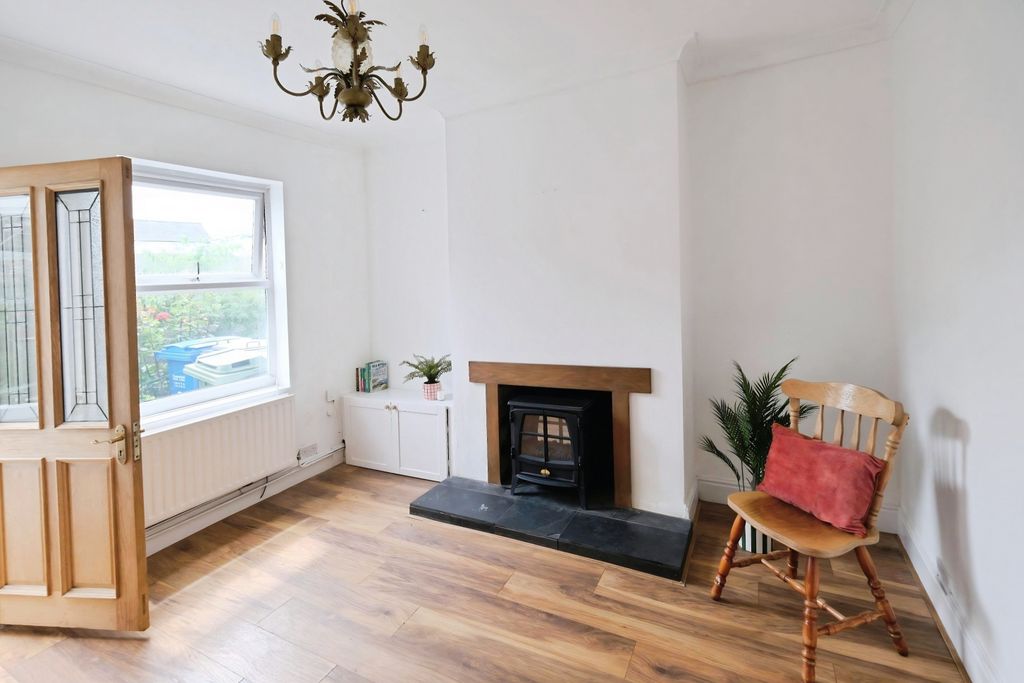 Property photo 1 of 8 Living Room
