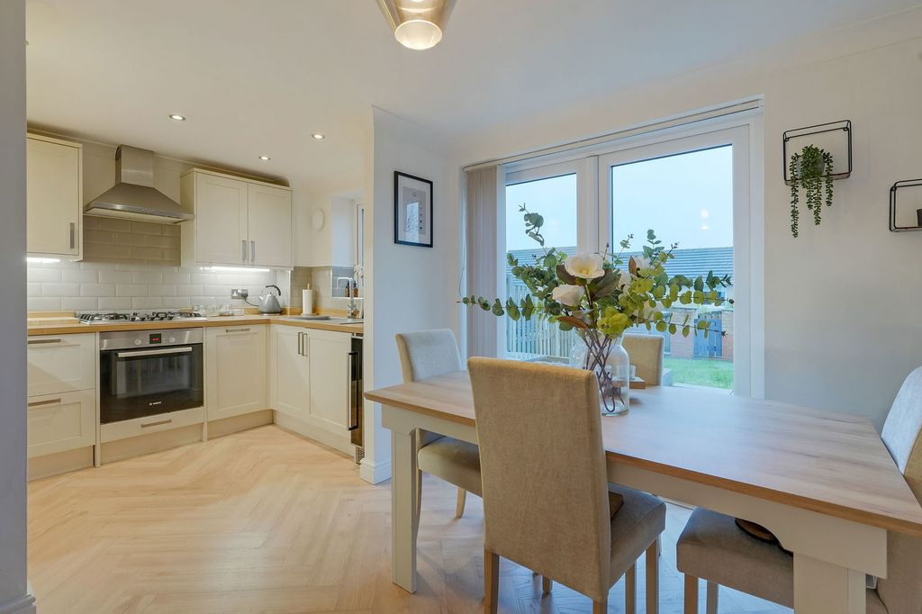 Property photo 3 of 27