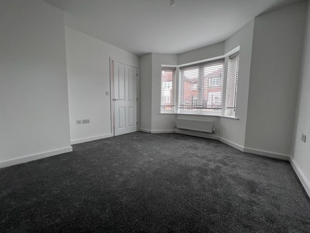 Property photo 3 of 7 Living Room