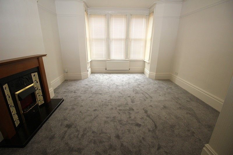 Property photo 2 of 8 Lounge
