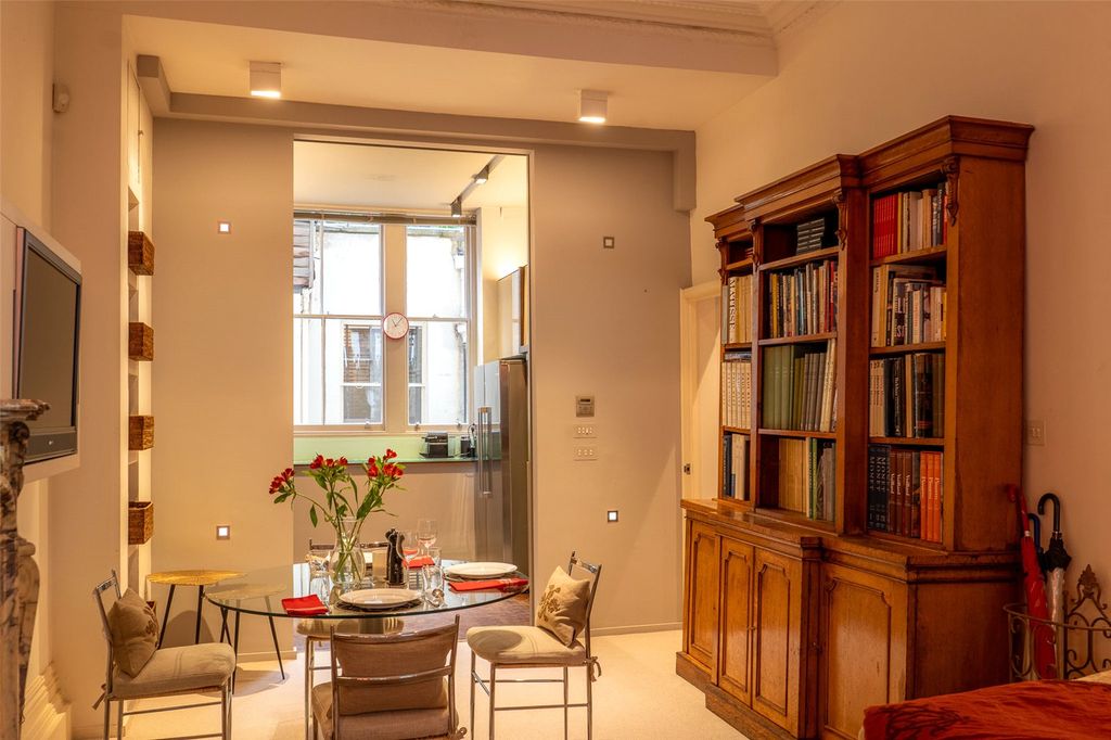 Property photo 3 of 10 Dining Space