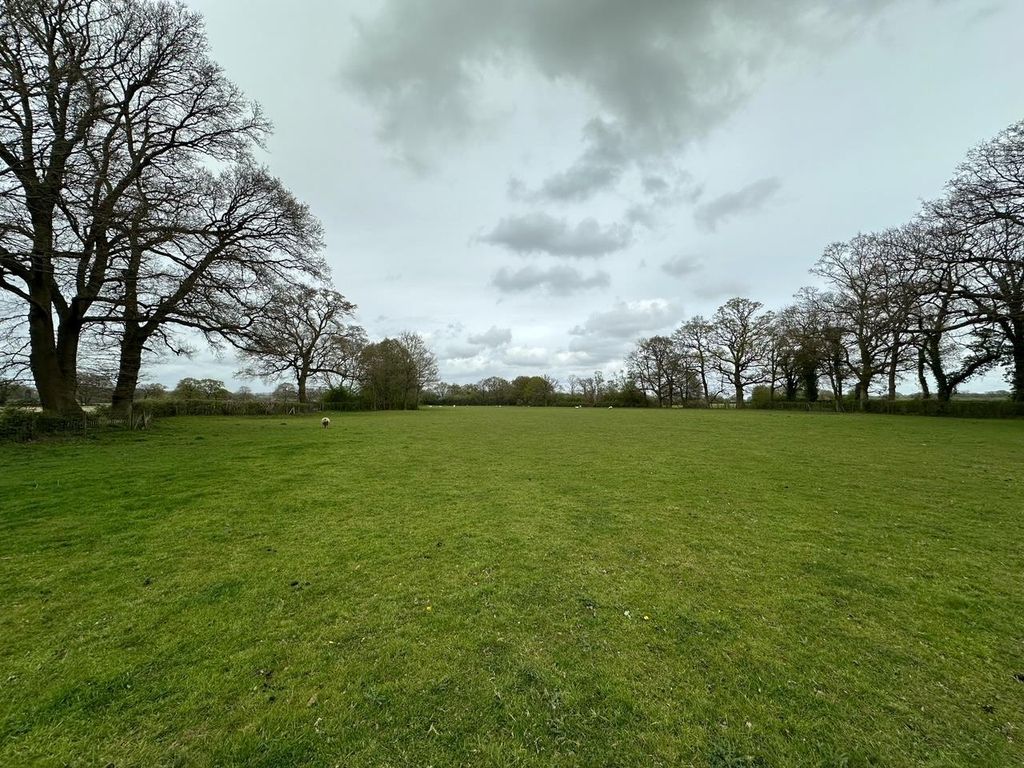 Property photo 2 of 8 Image2 - Copy.Jpeg