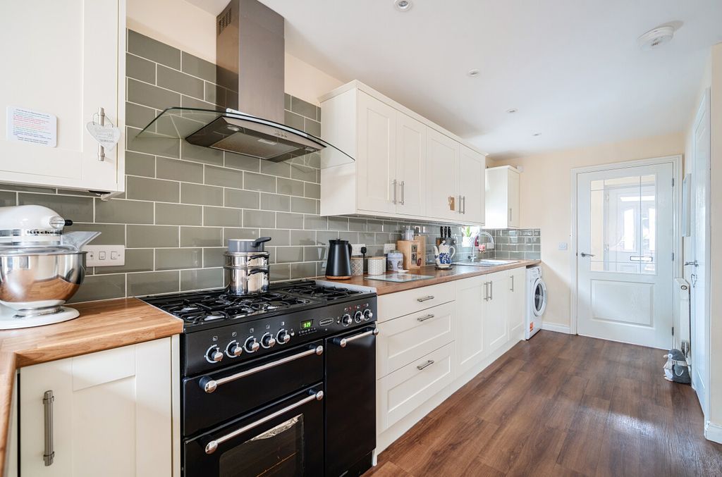 Property photo 3 of 14 Kitchen