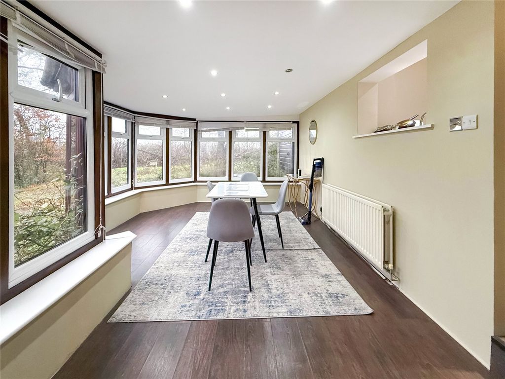 Property photo 3 of 8 Picture No. 13