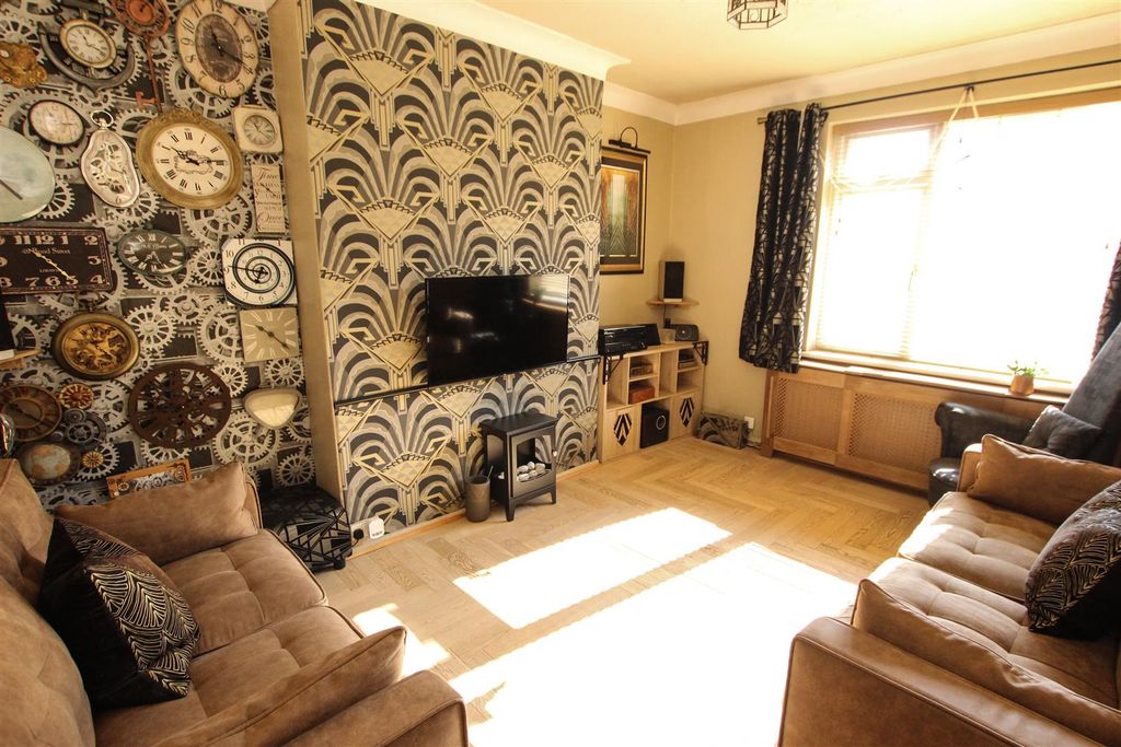 Property photo 3 of 20 Living Room