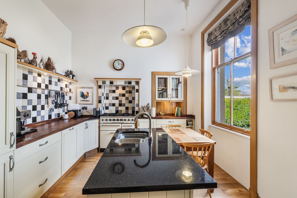 Property photo 3 of 47