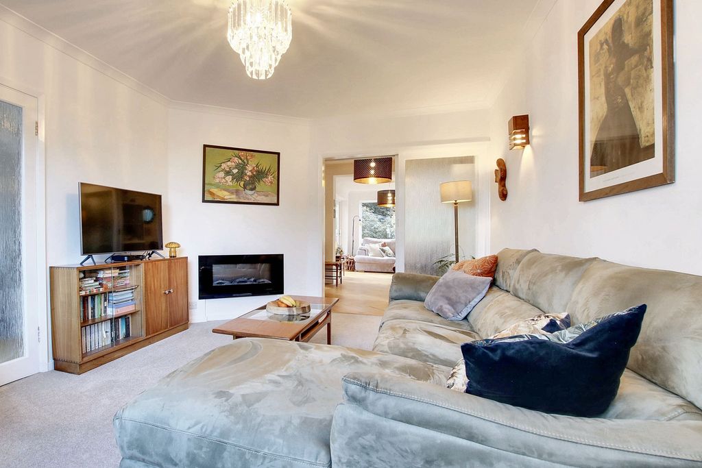 Property photo 3 of 31