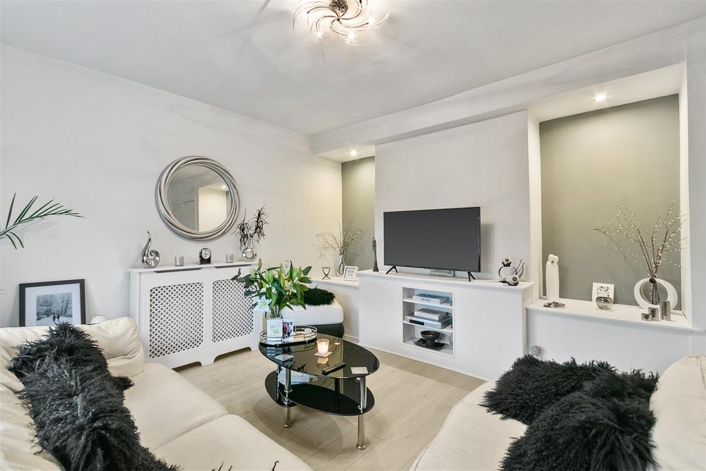 Property photo 2 of 25 Shakespeare-6.Jpg