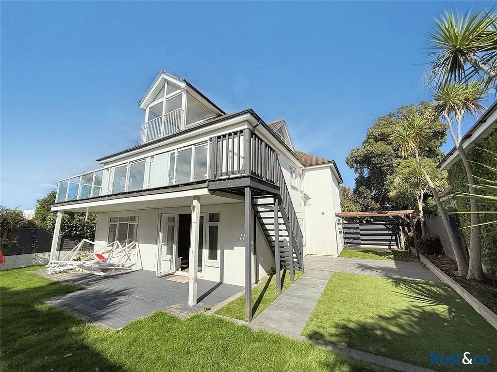 Property photo 2 of 25 Garden