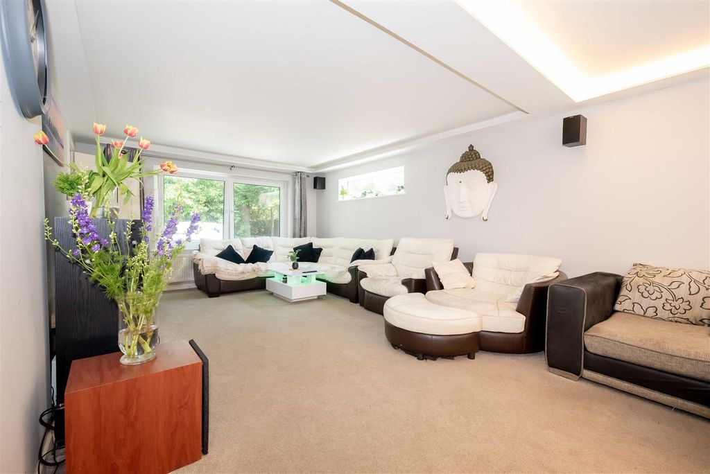 Property photo 2 of 33