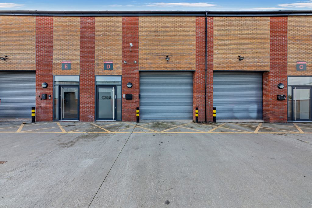 Property photo 2 of 21