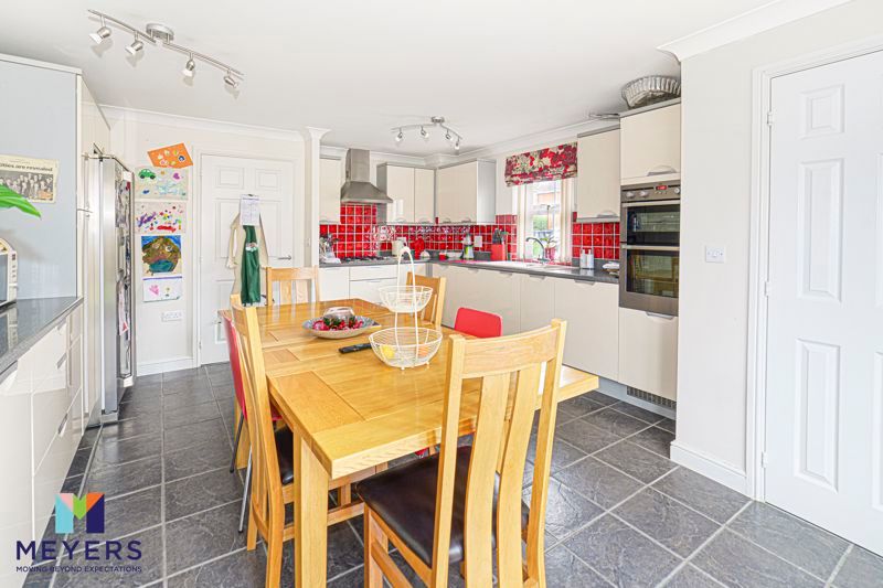 Property photo 2 of 16 Photo 7