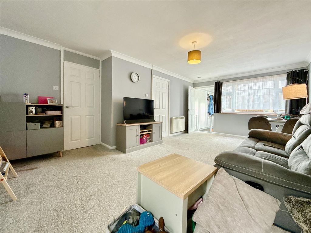 Property photo 3 of 14 Living Room.Jpg