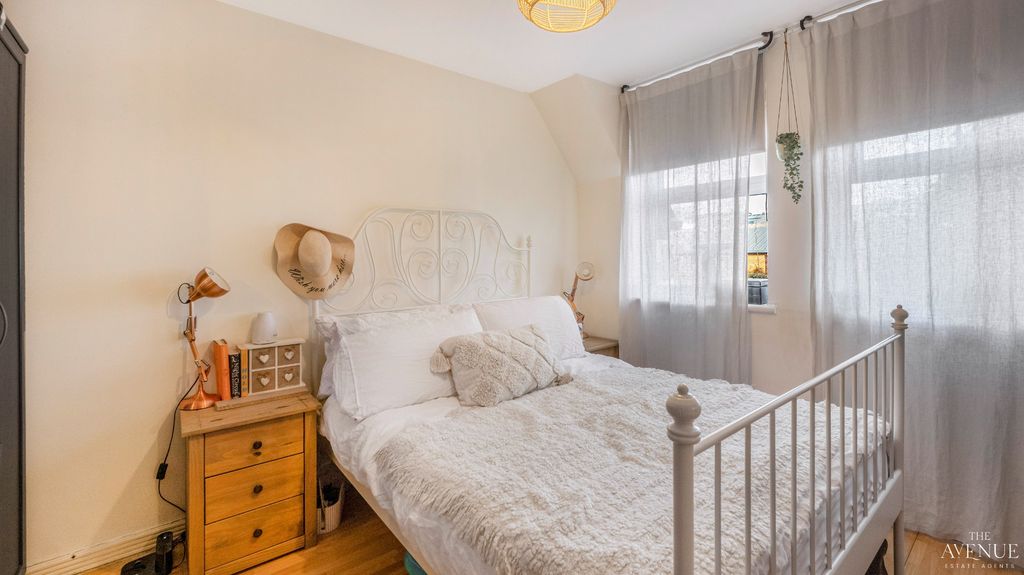 Property photo 2 of 25 4377584