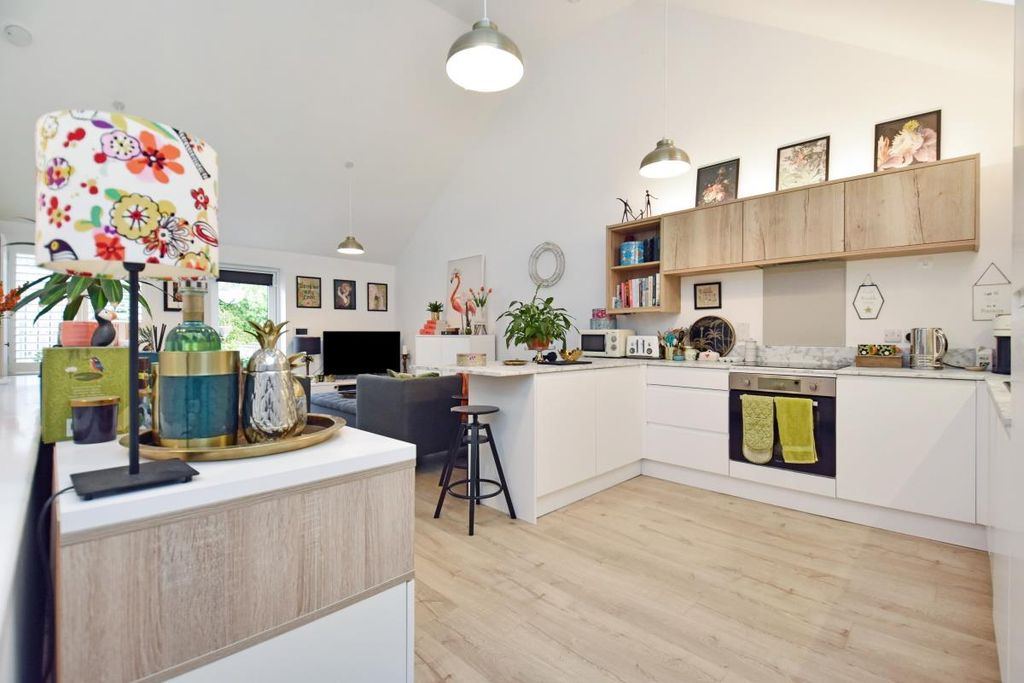 Property photo 2 of 20 Ph1_6252528.Jpg