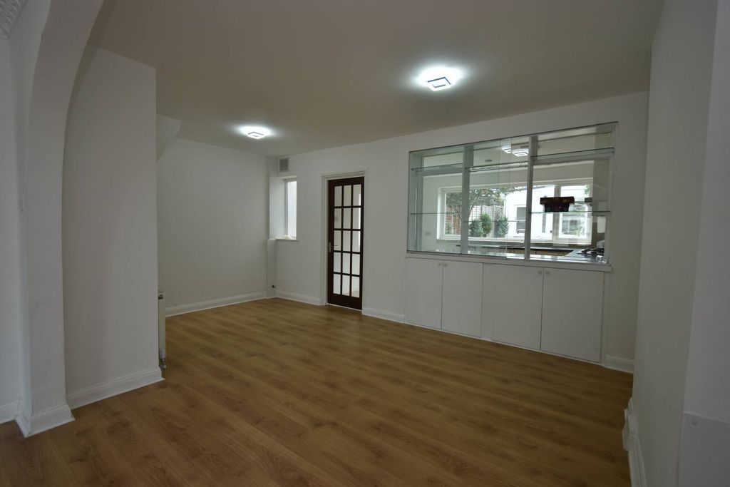 Property photo 3 of 18 Gallery