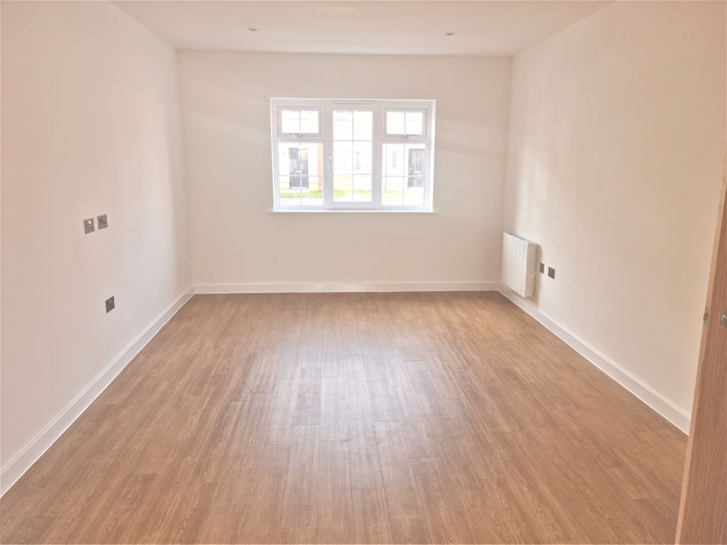 Property photo 3 of 4 Living Room