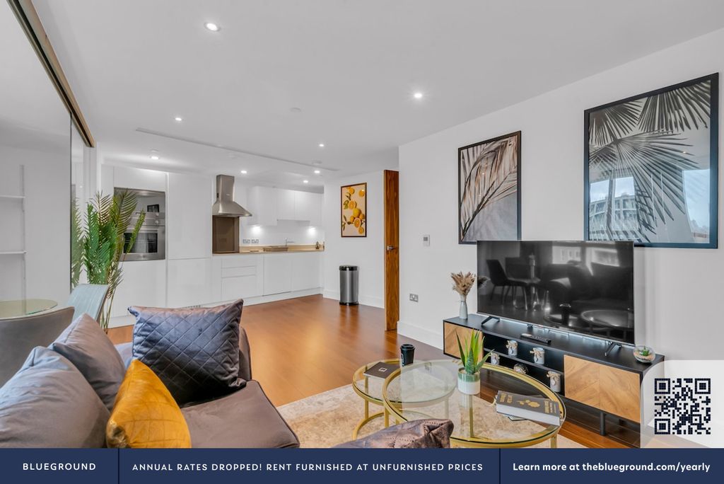 Property photo 3 of 16 Living Room