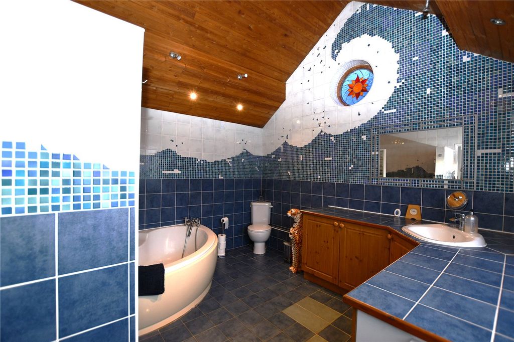 Additional image 9 of 6 bed detached house for saleNine Mile Ride, Wokingham, Berkshire RG40