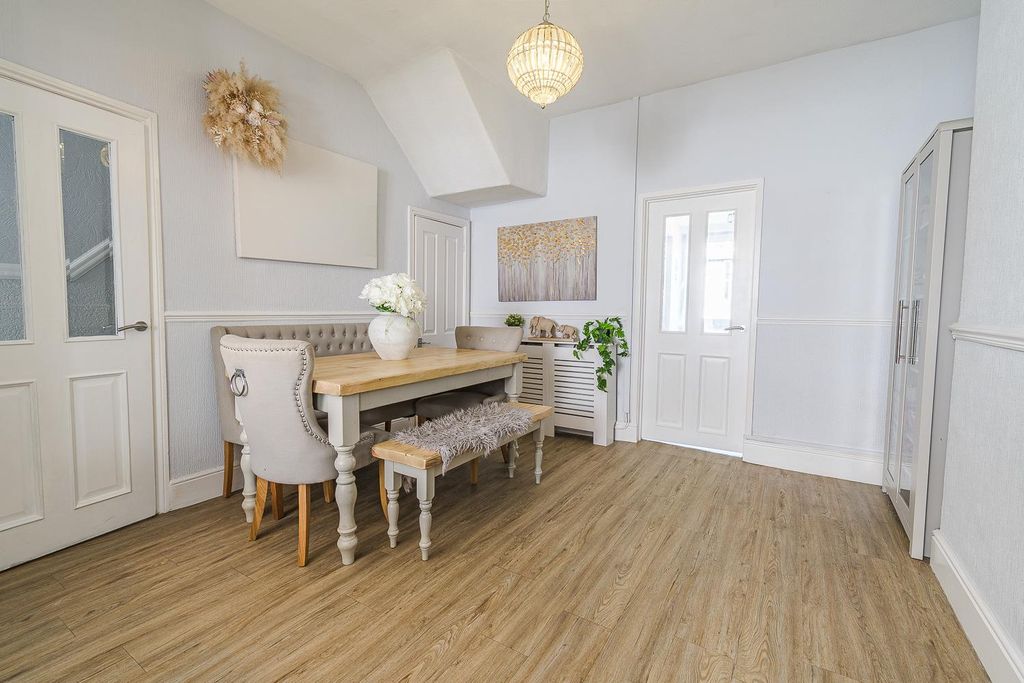 Property photo 3 of 19 Dining Room