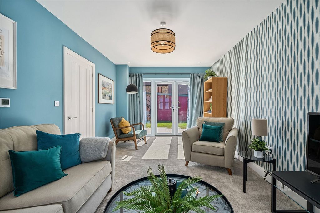 Property photo 2 of 16 Lounge