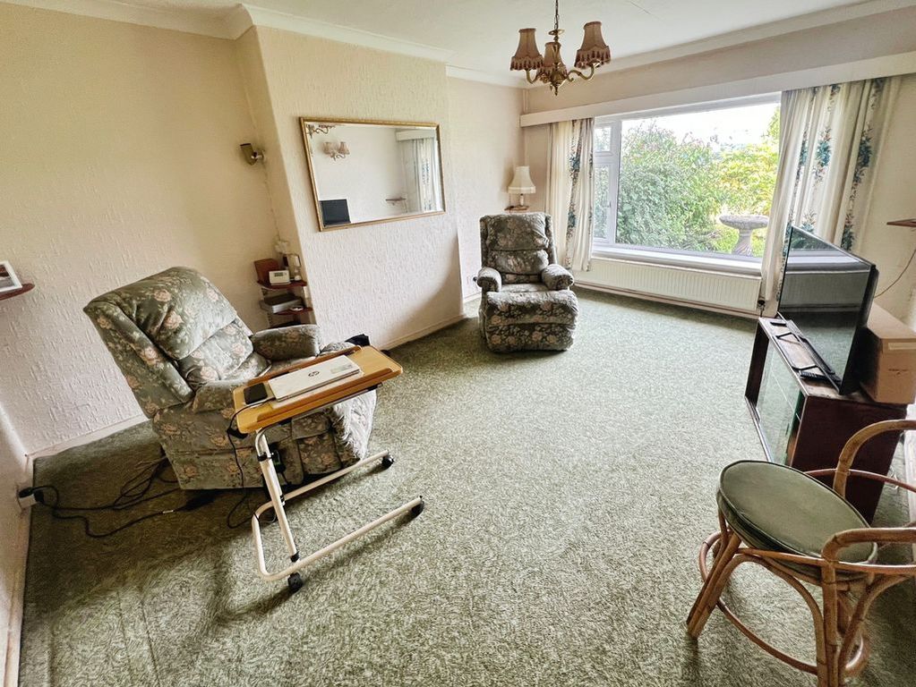 Property photo 3 of 15 Lounge