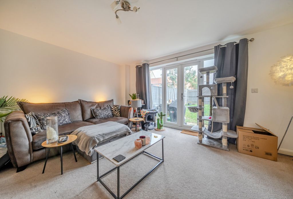 Property photo 3 of 13 1404949-11-698B0F...