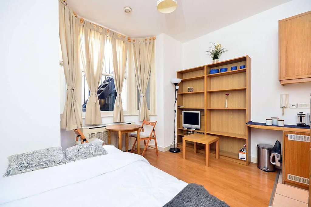 Property photo 1 of 4 Studio To Rent