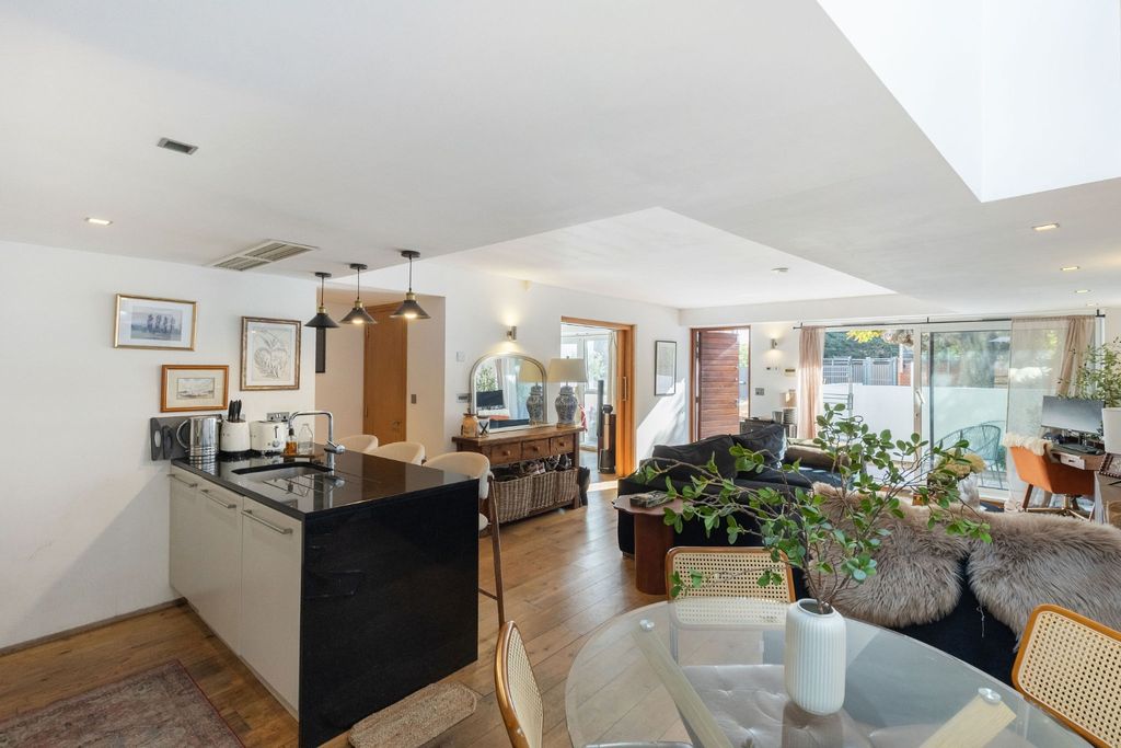 Property photo 3 of 13 5412882