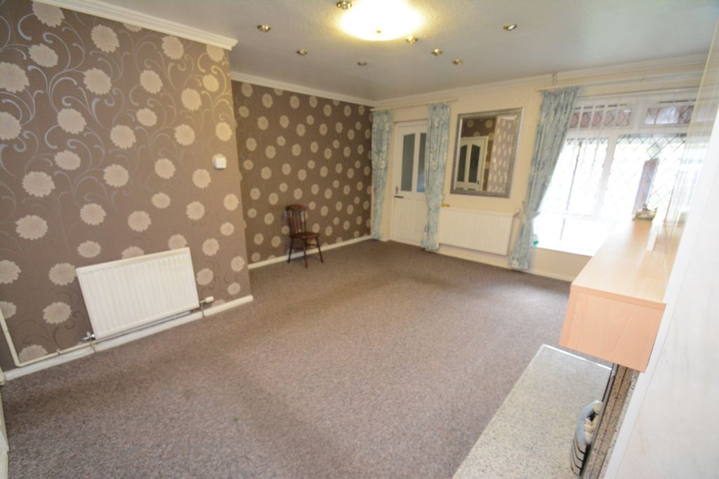 Property photo 3 of 11 Lounge