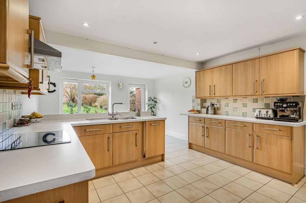 Property photo 2 of 21 Kitchen Dining Area