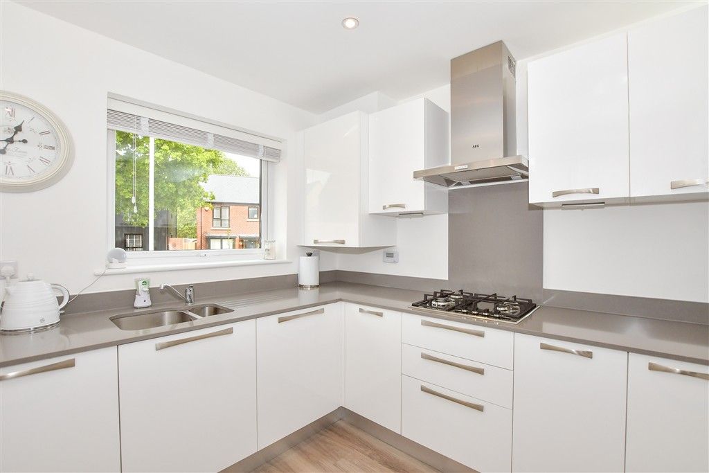 Property photo 3 of 15 Kitchen