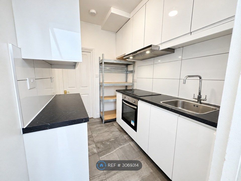Property photo 1 of 11 Kitchen