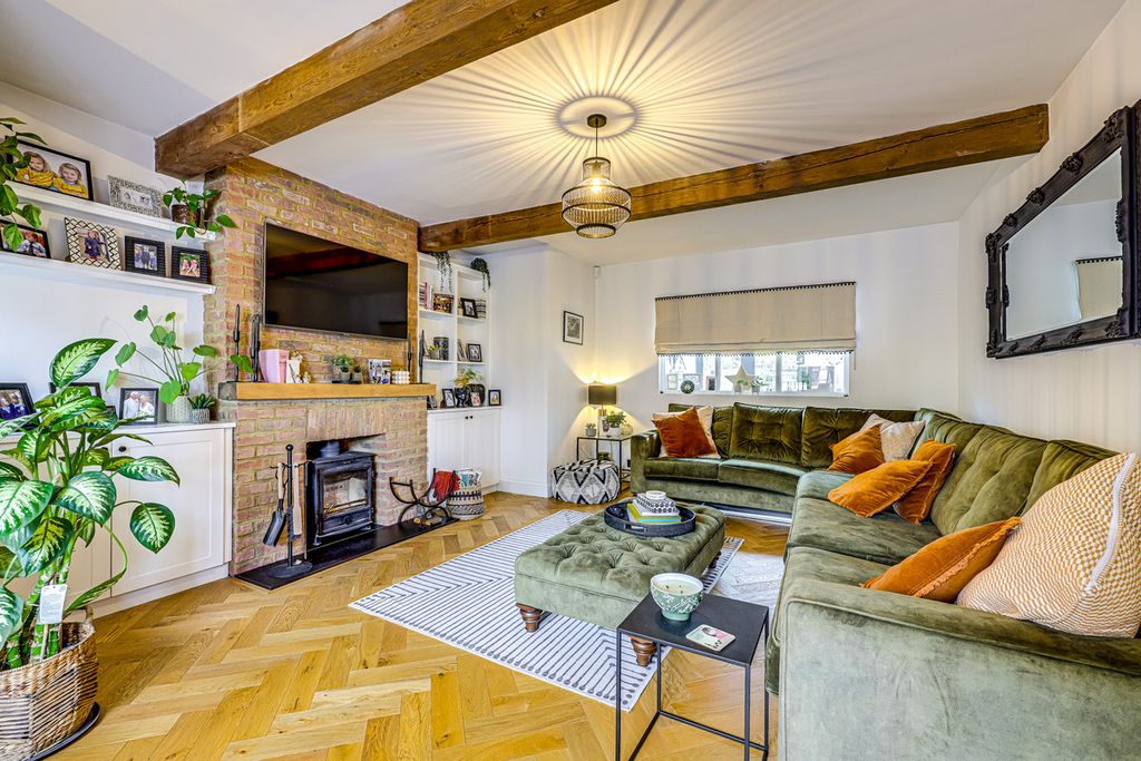 Property photo 2 of 33