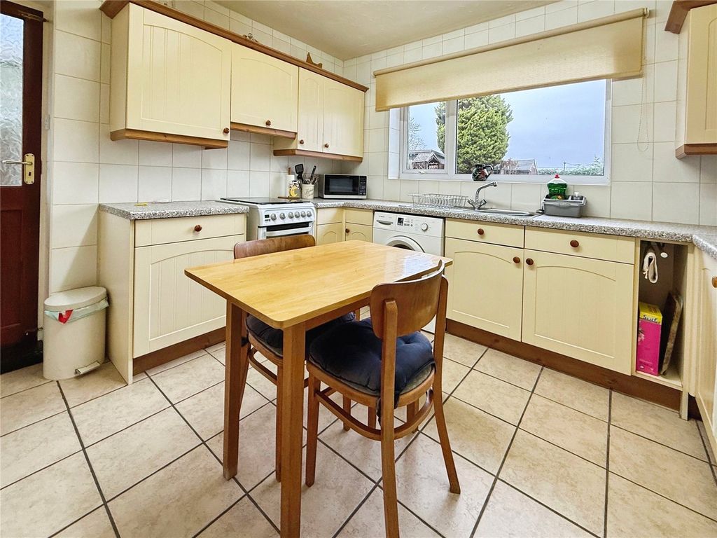 Property photo 3 of 13 Kitchen